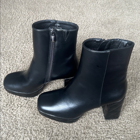 Michael Shannon Black Heeled Boots - Picture 2 of 6